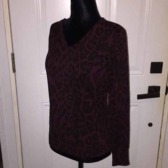 Buffalo David Bitton Ladies Lalita Plum Leo V-Neck Sweater Size Small NWT - Picture 10 of 15